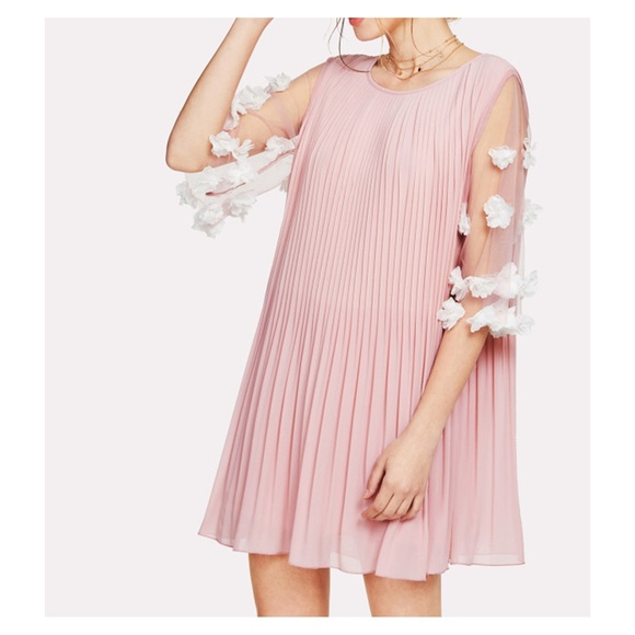 flower applique mesh sleeve pleated dress